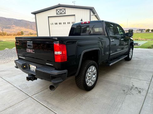 Used 2018 GMC Sierra 2500 Denali w/ Duramax Plus Package image 4