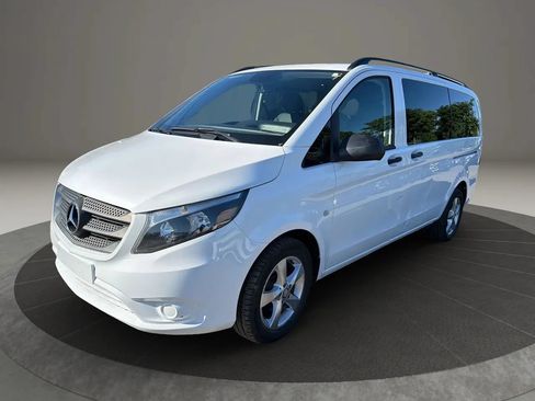 Used 2017 Mercedes-Benz Metris Passenger w/ Appearance Package image 1