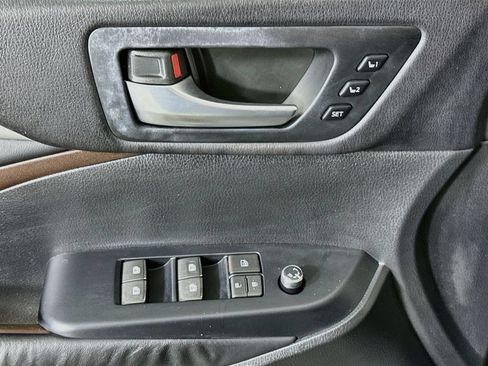 Used 2015 Toyota Highlander Limited Platinum AWD/4WD image 25