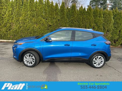 Used 2023 Chevrolet Bolt EUV LT image 4