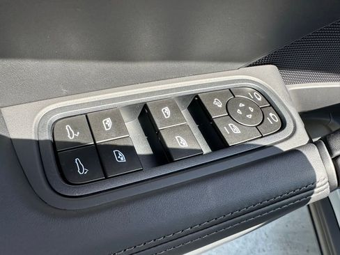 Used 2025 Porsche Cayenne S AWD/4WD image 15