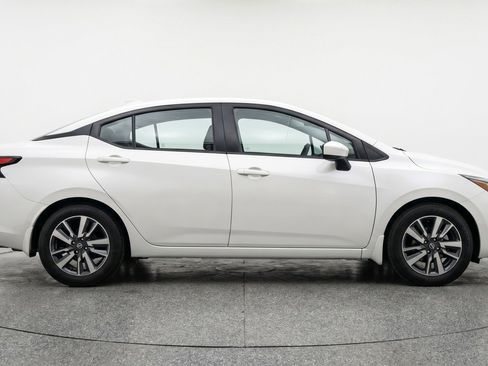 Used 2025 Nissan Versa SV FWD image 11