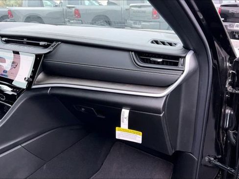 New 2026 Jeep Grand Cherokee L 4WD image 29