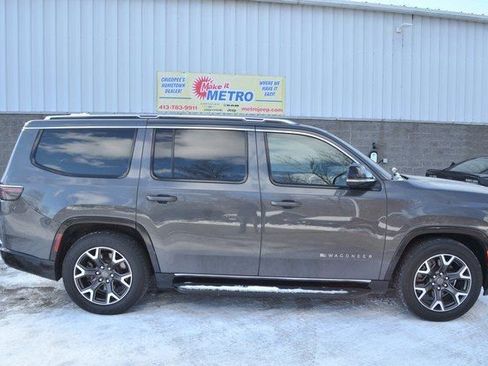 Used 2024 Jeep Wagoneer Series III image 8