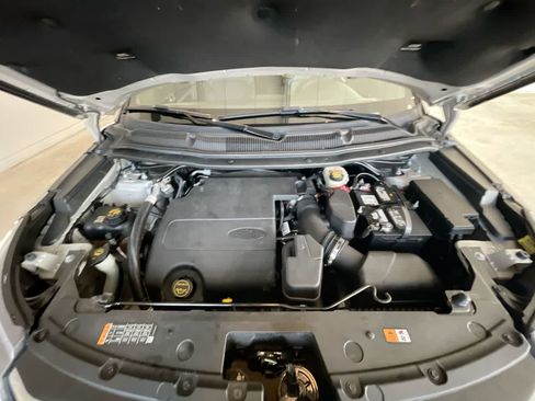 Used 2017 Ford Explorer XLT w/ Equipment Group 202A image 27