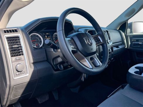 Used 2022 RAM 1500 Classic SLT image 9