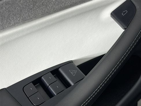 Used 2026 Tesla Model Y Long Range image 32