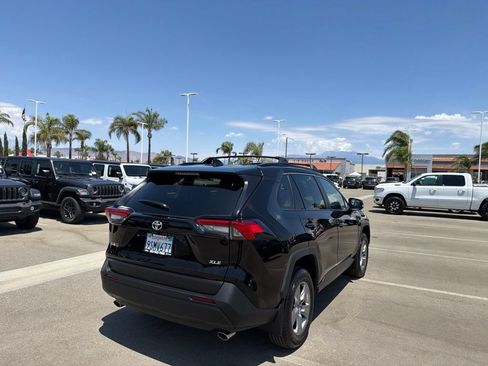 Used 2025 Toyota RAV4 XLE FWD image 8