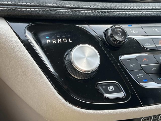 Used 2023 Chrysler Pacifica Touring-L FWD image 32