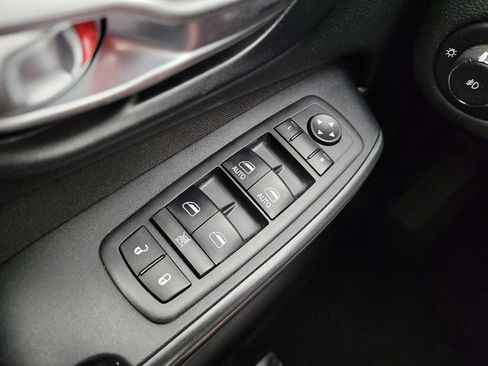 Used 2016 Jeep Cherokee Latitude w/ Safety/Convenience Group AWD/4WD image 27
