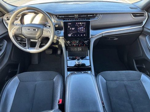 Used 2023 Jeep Grand Cherokee L Laredo image 12