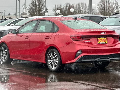 Used 2022 Kia Forte LXS w/ LXS Technology Package image 5