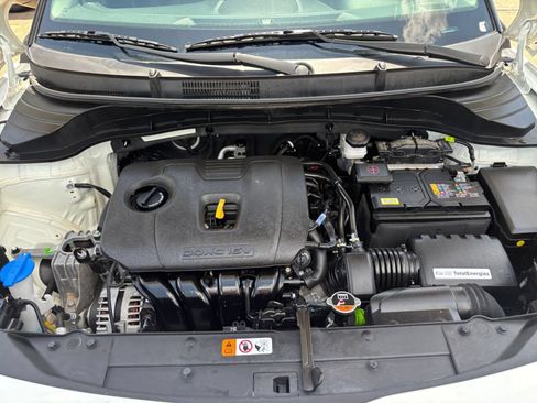 Used 2025 Kia Soul LX w/ LX Technology Package FWD image 25