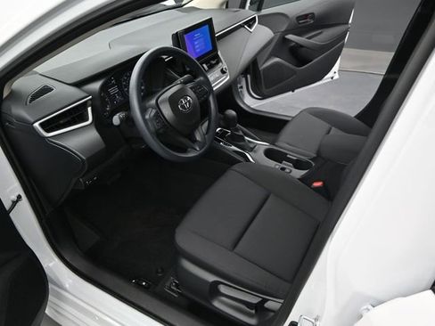 Used 2025 Toyota Corolla LE w/ Convenience Package image 4