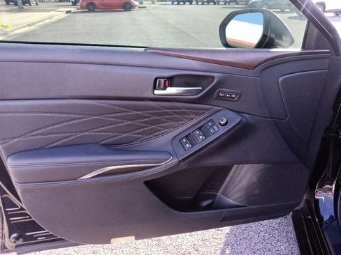 Used 2021 Toyota Avalon Limited image 11