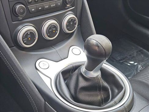 Used 2016 Nissan 370Z Coupe RWD image 15