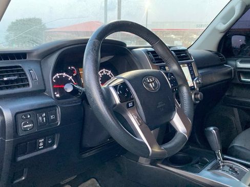 Used 2022 Toyota 4Runner SR5 Premium w/ Moonroof Package RWD image 9