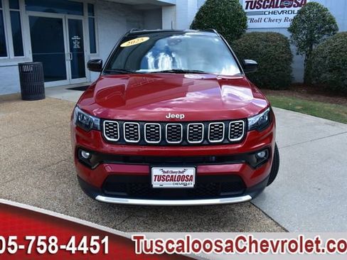 Used 2025 Jeep Compass Limited AWD/4WD image 4