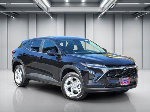 New 2026 Chevrolet Trax LS w/ LS Convenience Package image 1