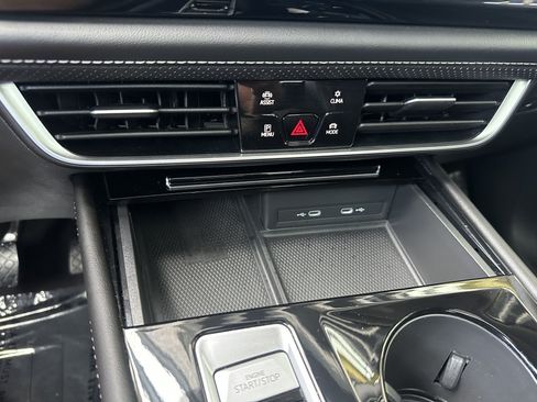 Used 2024 Volkswagen Atlas SE w/ Panoramic Sunroof Package FWD image 22