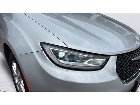 Used 2024 Chrysler Pacifica Touring-L FWD image 37