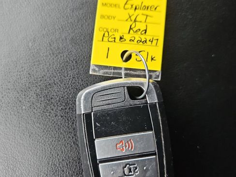 Used 2023 Ford Explorer XLT AWD/4WD image 28