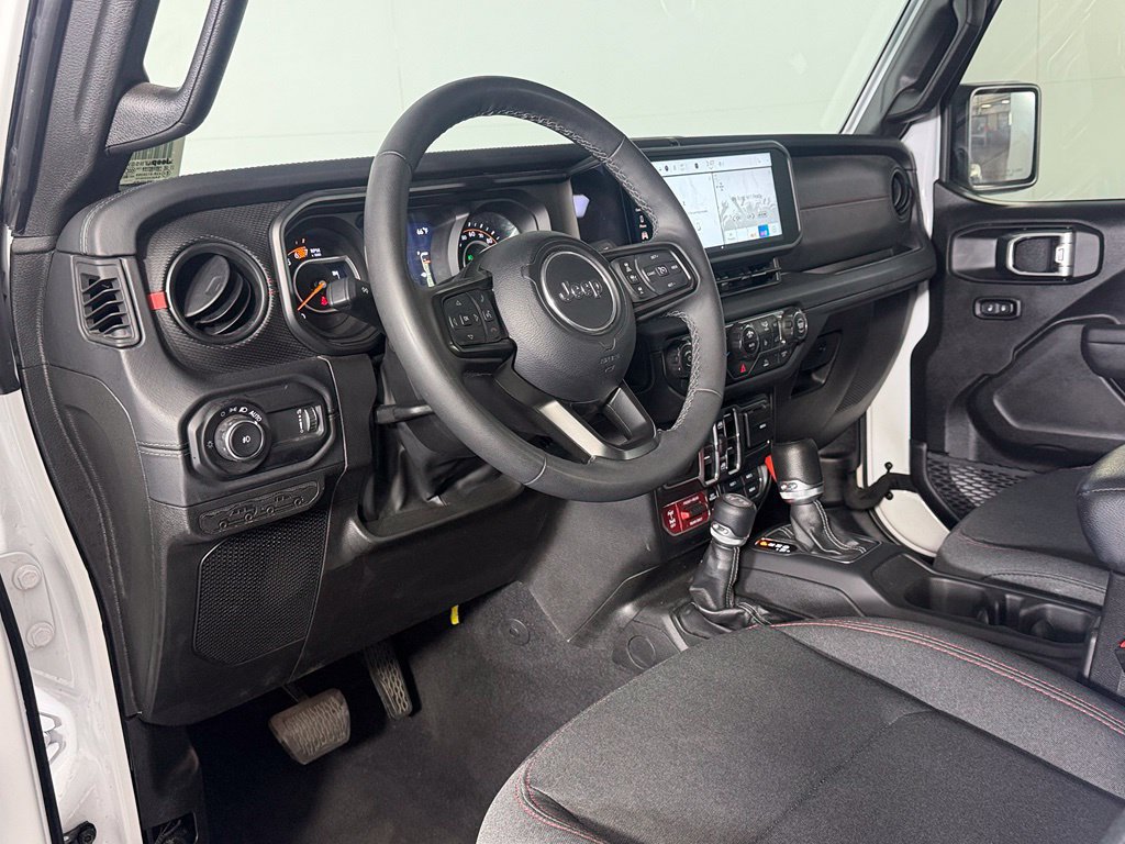 Used 2025 Jeep Wrangler Unlimited Rubicon w/ Convenience Group AWD/4WD image 14