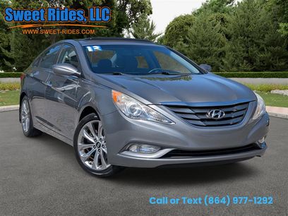 Used 2013 Hyundai Sonata SE w/ Navigation & Sunroof Pkg