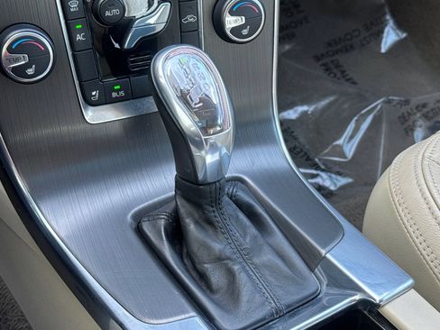 Used 2013 Volvo S60 T5 image 17