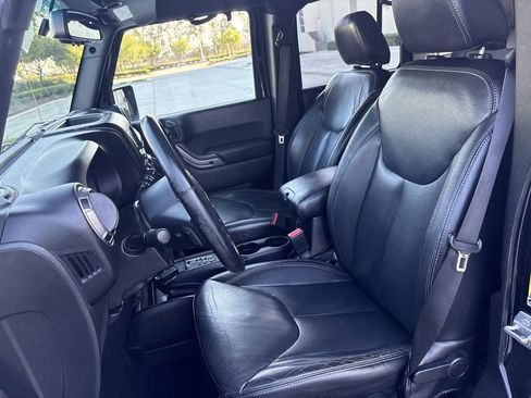 Used 2018 Jeep Wrangler Unlimited Sahara image 18