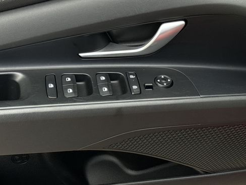 Used 2025 Hyundai Elantra Limited FWD image 15