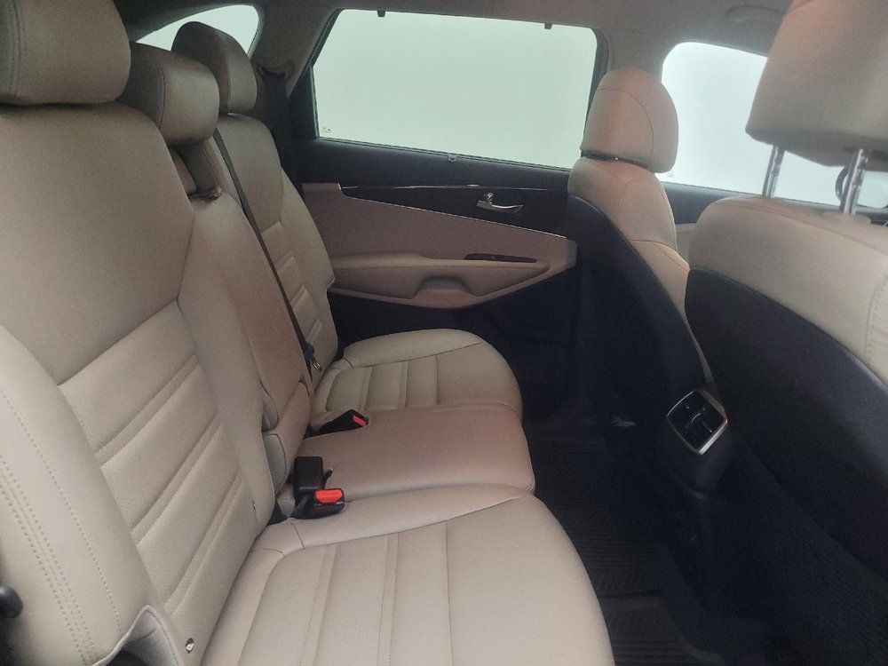 Used 2017 Kia Sorento EX FWD image 19