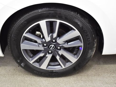 Used 2025 Nissan Versa SV FWD image 36
