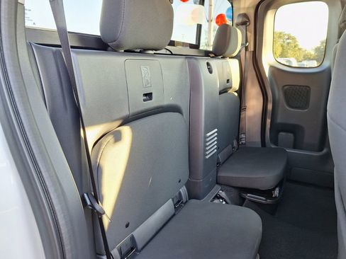 Used 2025 Nissan Frontier SV image 29