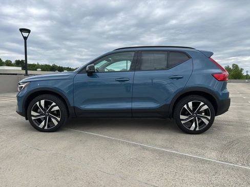 Certified 2023 Volvo XC40 B5 Plus w/ Climate Package AWD/4WD image 4