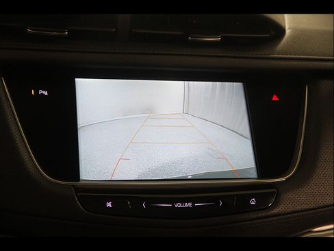 Used 2019 Cadillac XT5 Luxury w/ LPO, Black Ice Package AWD/4WD image 14