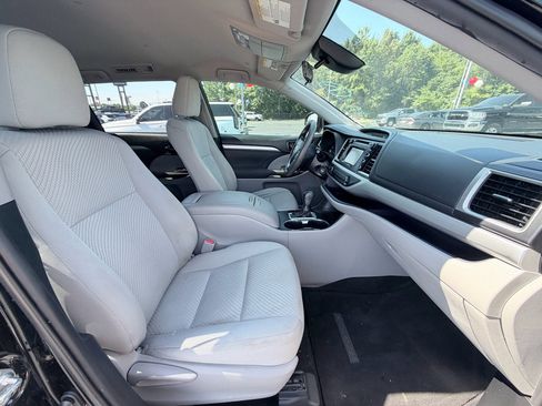 Used 2019 Toyota Highlander LE FWD image 22
