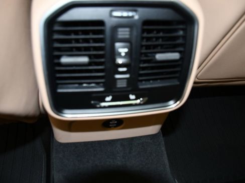 Certified 2023 Porsche Macan AWD/4WD image 30