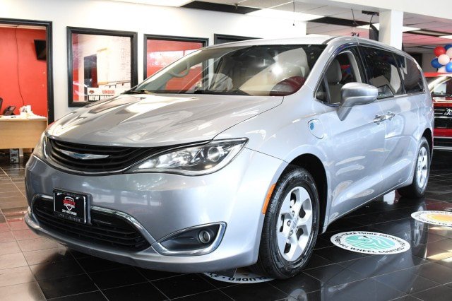 Used 2017 Chrysler Pacifica Touring Plus FWD image 1