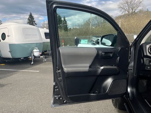 Used 2019 Toyota Tacoma SR5 image 12