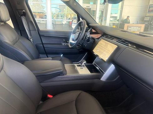 Used 2024 Land Rover Range Rover Long Wheelbase SE AWD/4WD image 4