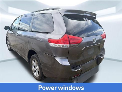 Used 2011 Toyota Sienna LE FWD image 18