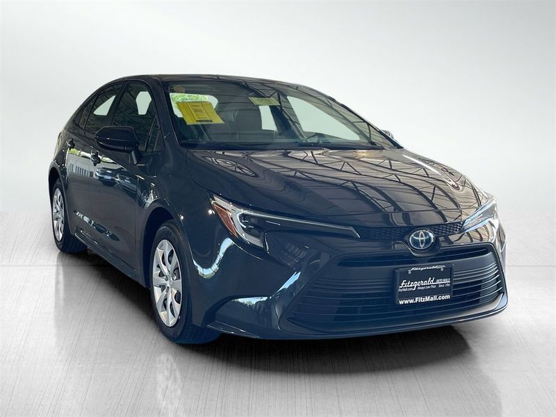 Certified 2025 Toyota Corolla LE image 1