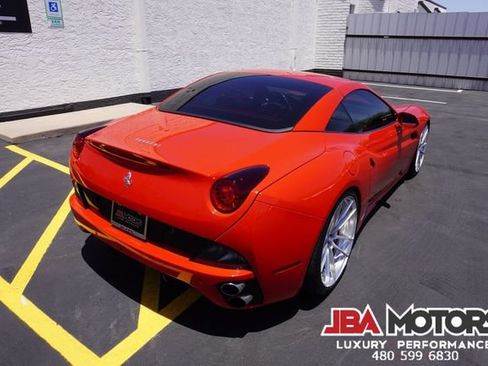 Used 2014 Ferrari California RWD image 13