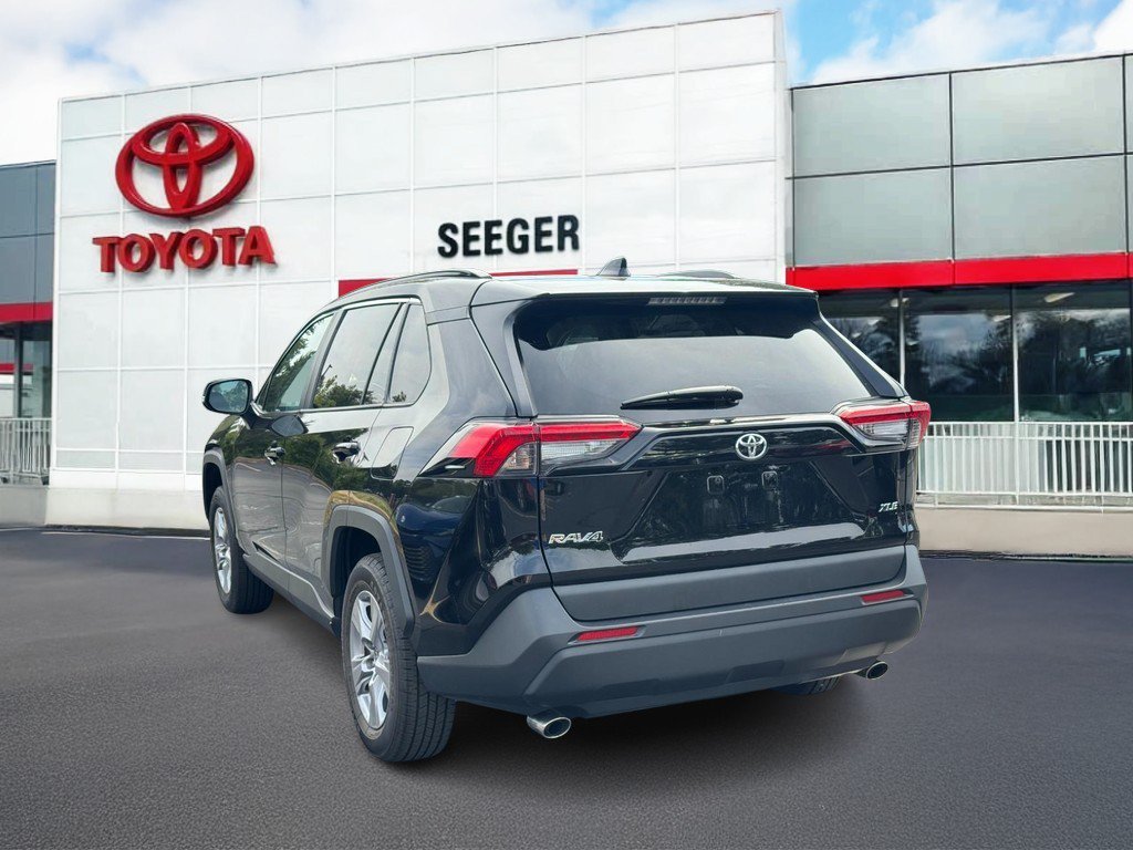 Used 2025 Toyota RAV4 XLE FWD image 9