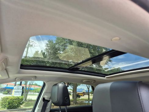 Used 2017 Cadillac XT5 Luxury w/ Driver Awareness Package FWD image 18