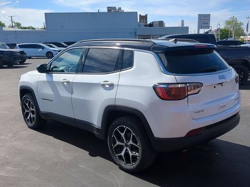 Used 2025 Jeep Compass Limited AWD/4WD image 4