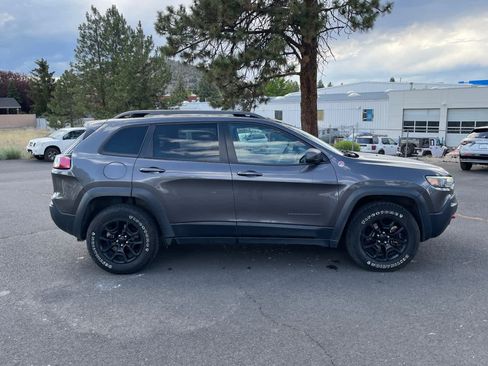 Used 2019 Jeep Cherokee Trailhawk AWD/4WD image 6