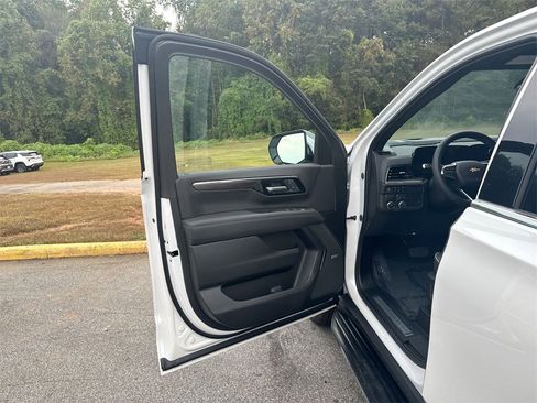 New 2025 Chevrolet Suburban Premier image 13