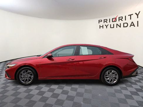Used 2024 Hyundai Elantra SEL FWD image 7